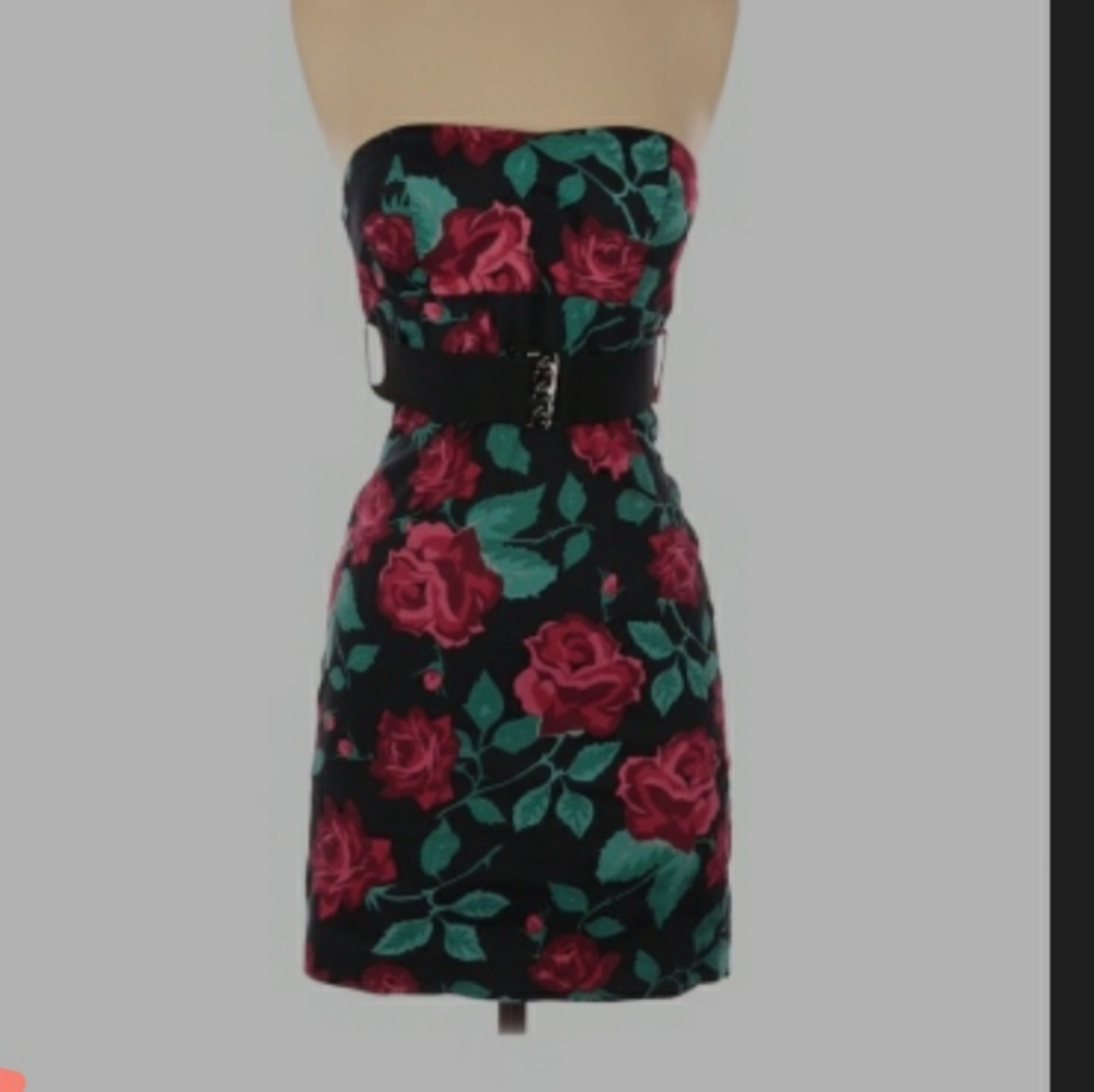 Black red rose figure hugging dress sz M